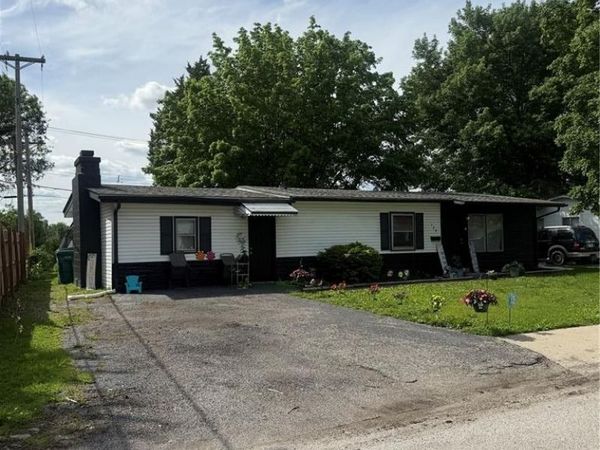 129 Saint Thomas Lane , Cahokia, IL 62206