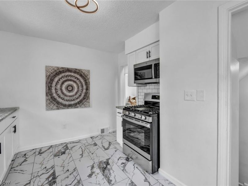 16306 Clearview Avenue, Cleveland, OH 44128 Photo 18