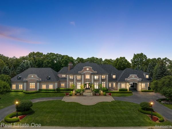 5174 BARRINGTON Drive, Oakland Twp, MI 48306