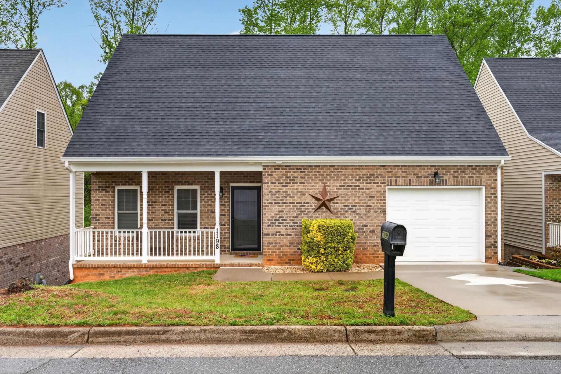 1198 Crest Ridge Dr, Bedford, VA 24523 Main Photo
