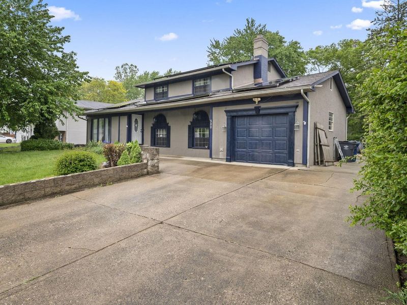 300 Dunbarton Road, Columbus, OH 43230 Photo 1
