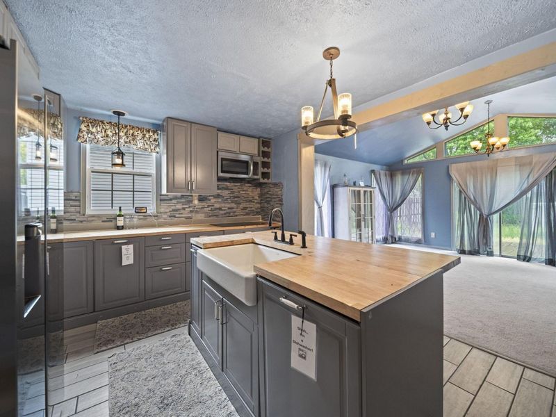 300 Dunbarton Road, Columbus, OH 43230 Photo 5