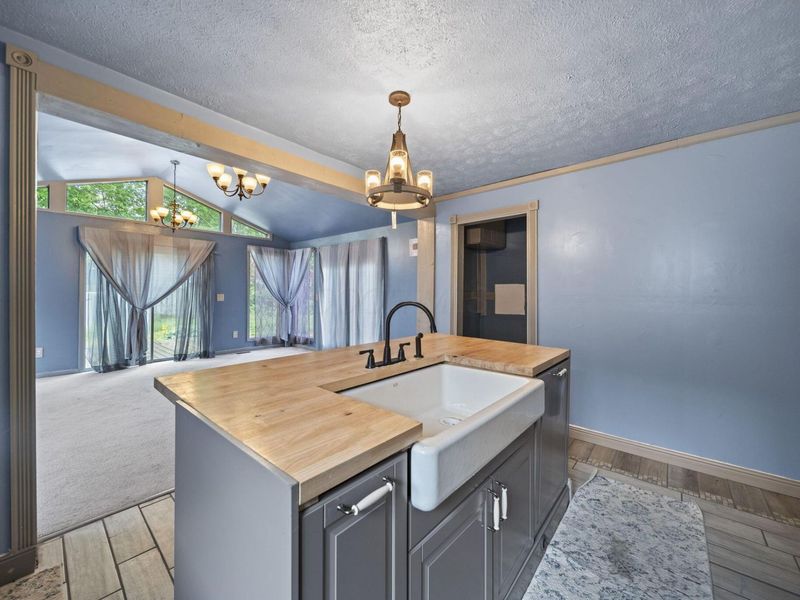 300 Dunbarton Road, Columbus, OH 43230 Photo 6