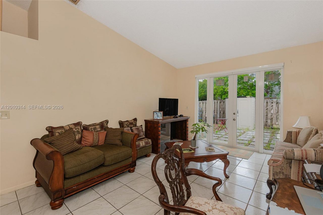 6745 NW 192nd Ln , Hialeah, FL 33015 Photo