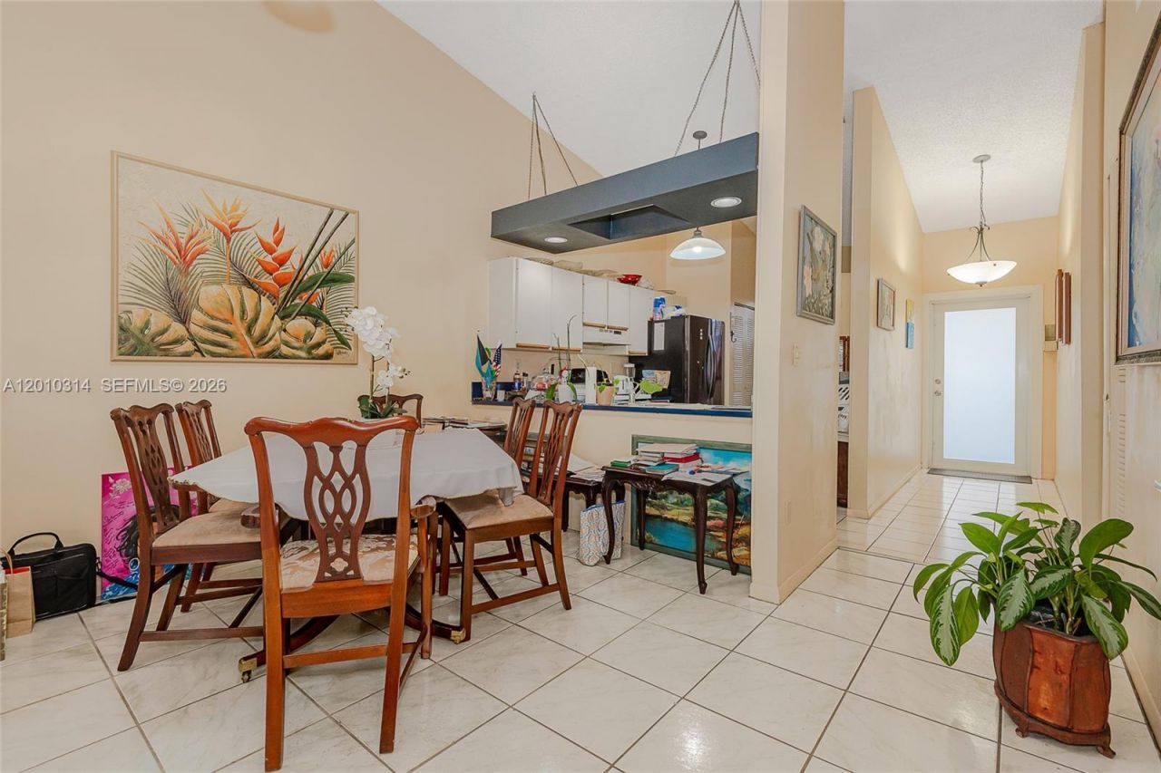 6745 NW 192nd Ln , Hialeah, FL 33015 Photo