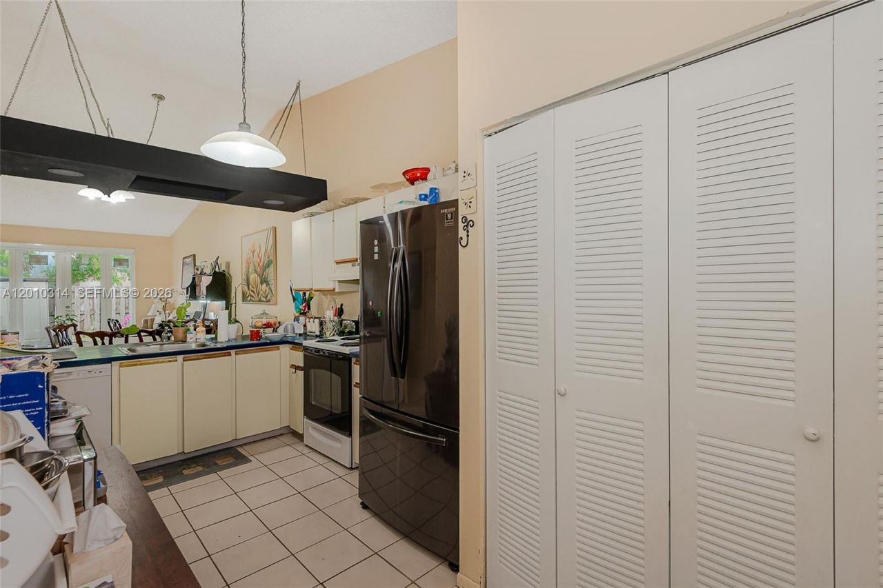 6745 NW 192nd Ln , Hialeah, FL 33015 Photo