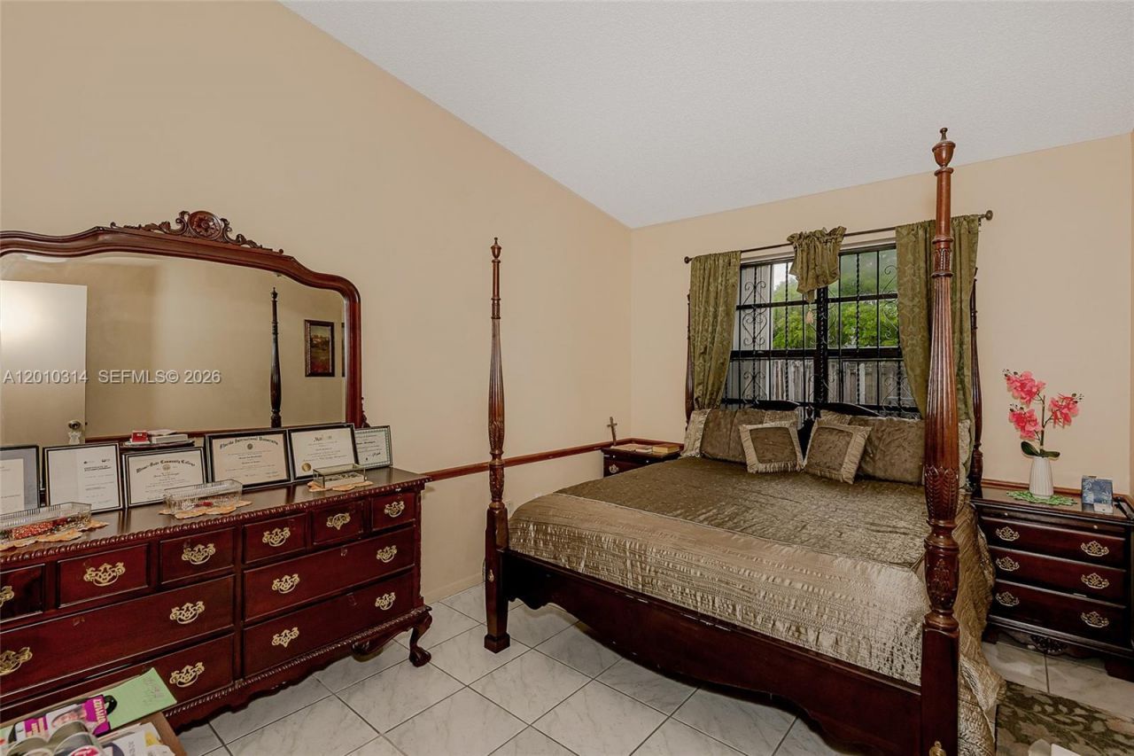 6745 NW 192nd Ln , Hialeah, FL 33015 Photo