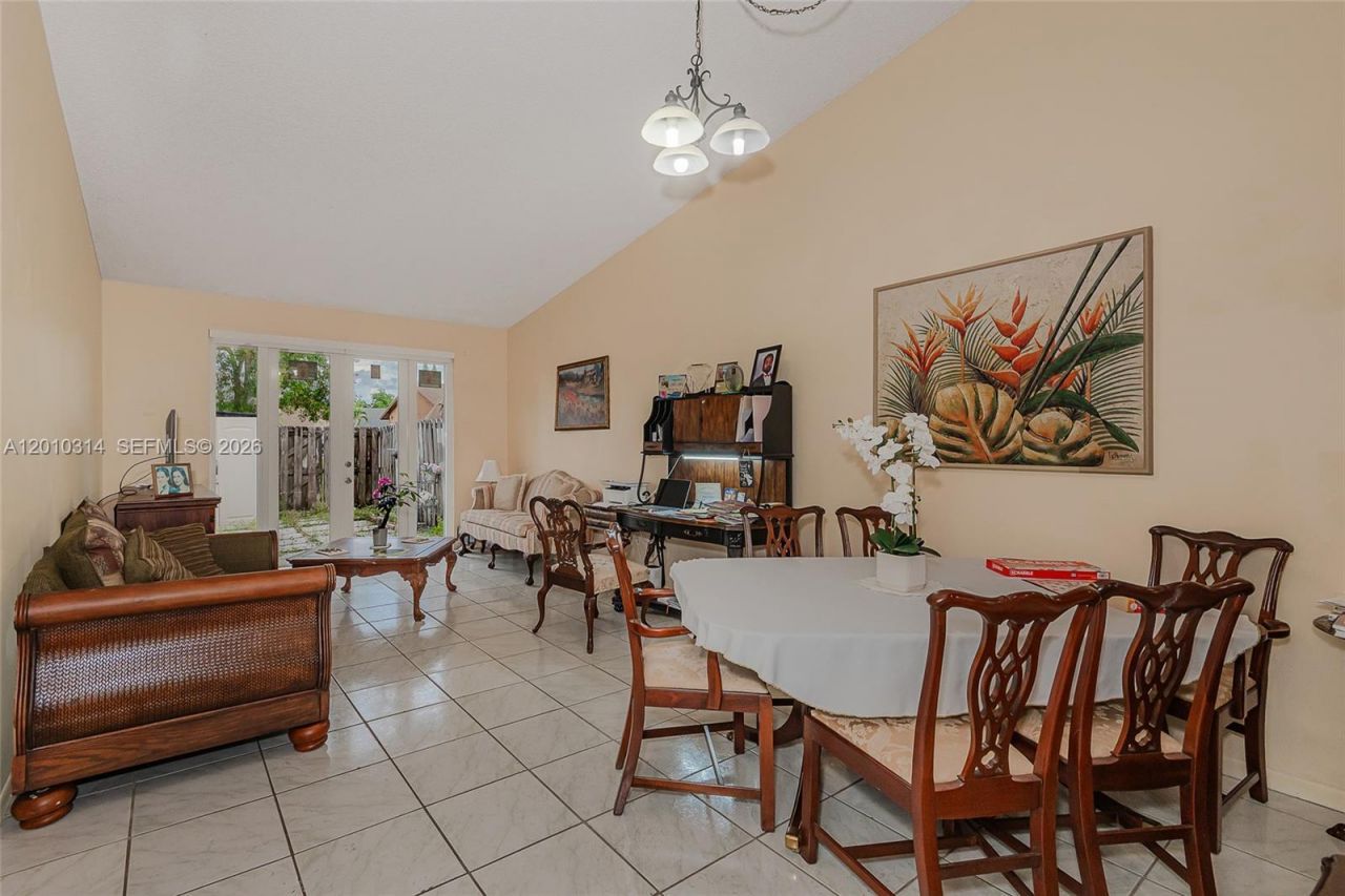 6745 NW 192nd Ln , Hialeah, FL 33015 Photo