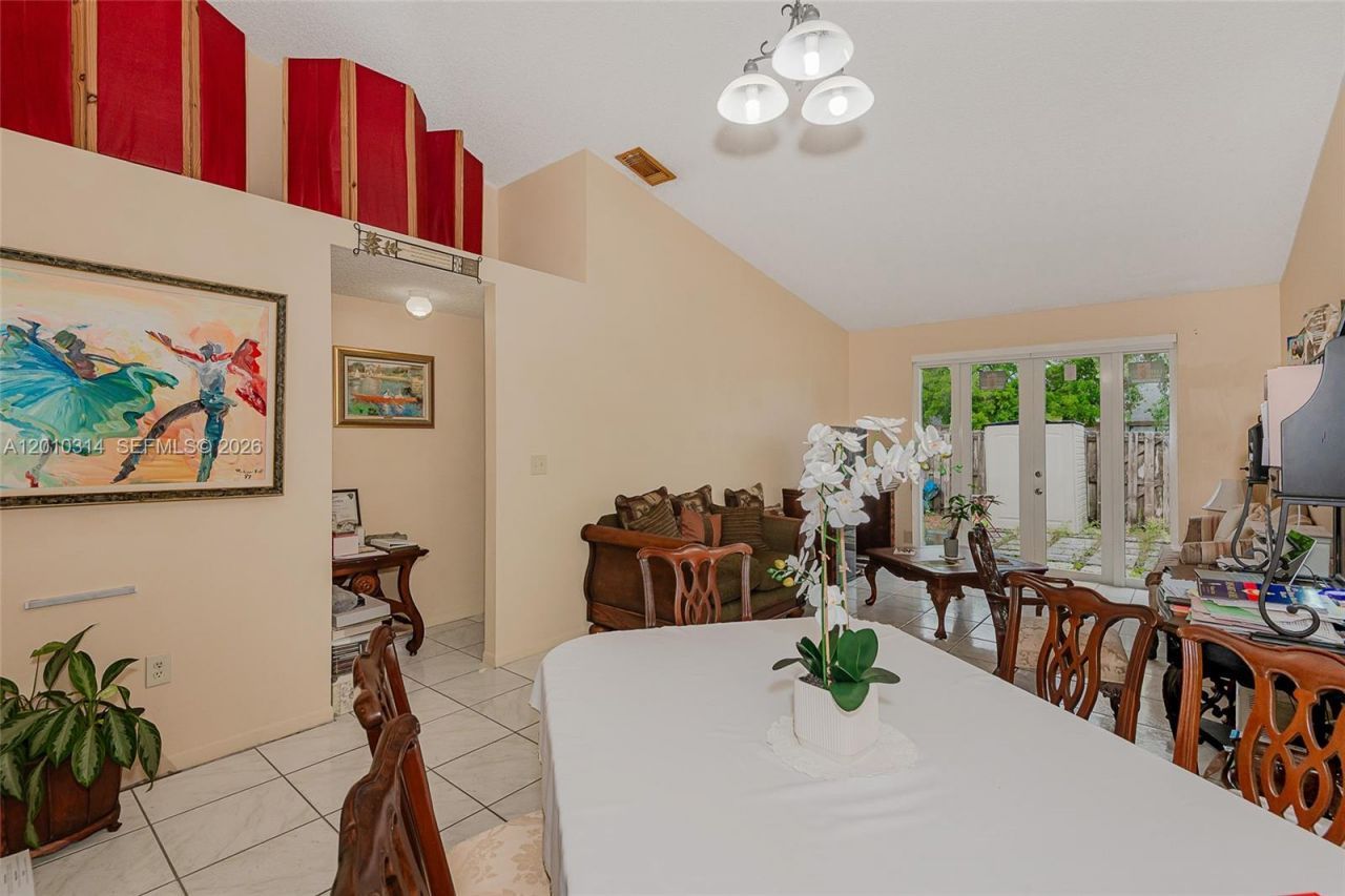 6745 NW 192nd Ln , Hialeah, FL 33015 Photo
