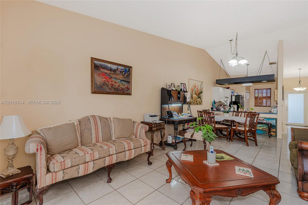 6745 NW 192nd Ln , Hialeah, FL 33015 Photo