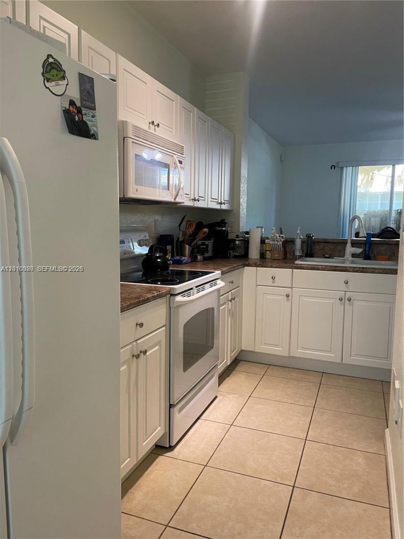 9353 SW 227th St , Unit 6-21, Cutler Bay, FL 33190 Photo