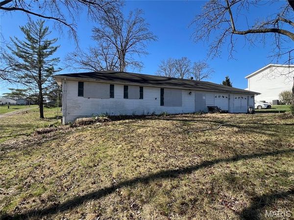 2806 Yaeger Road , St Louis, MO 63129