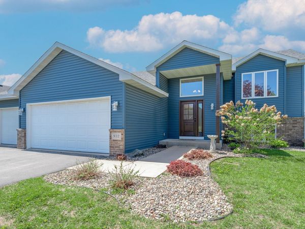 932 S Chestnut Street, Belle Plaine, MN 56011