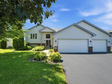 936 S Chestnut Street, Belle Plaine, MN 56011