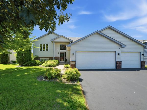 936 S Chestnut Street, Belle Plaine, MN 56011