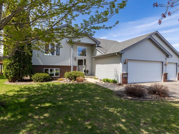 936 S Chestnut Street, Belle Plaine, MN 56011