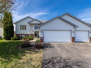 936 S Chestnut Street, Belle Plaine, MN 56011