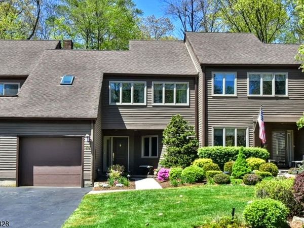 30 N Bayard Ln, Mahwah, NJ 07430
