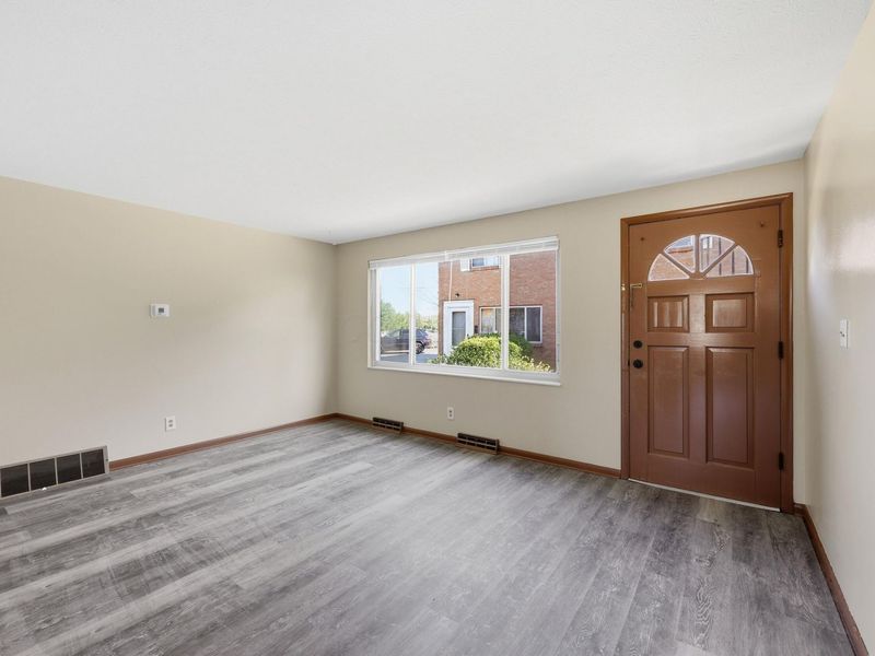 1759 Lonsdale Road, Unit C, Columbus, OH 43232 Photo 5