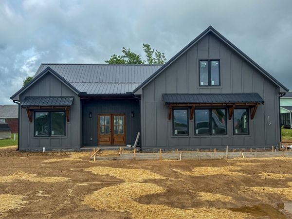 157 Edgewood Dr , Hohenwald, TN 38462