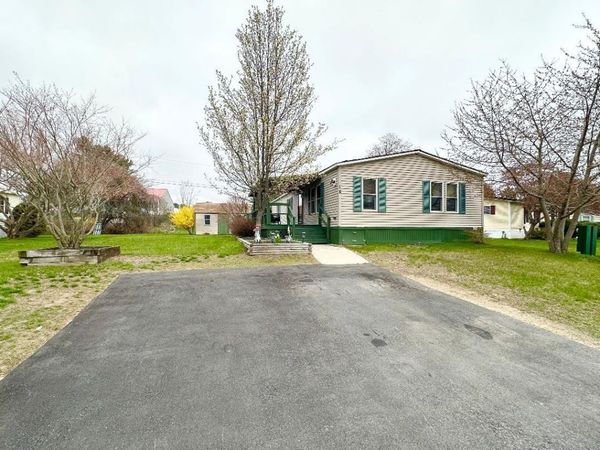 18 Sandpiper Path, North Hampton, NH 03862