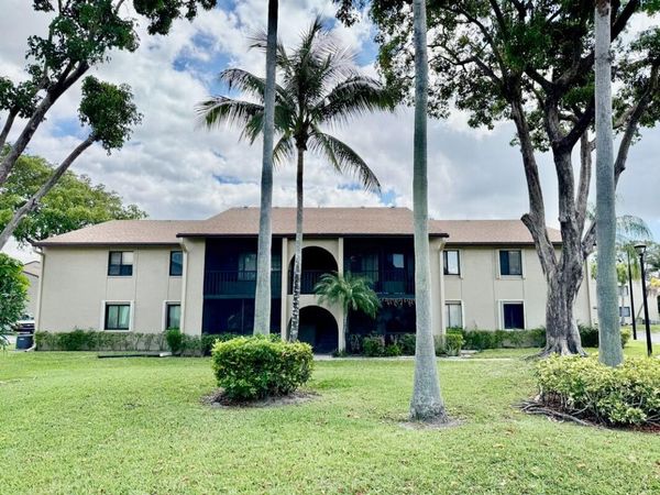 520 Shady Pine Way, Unit B1, Greenacres, FL 33415