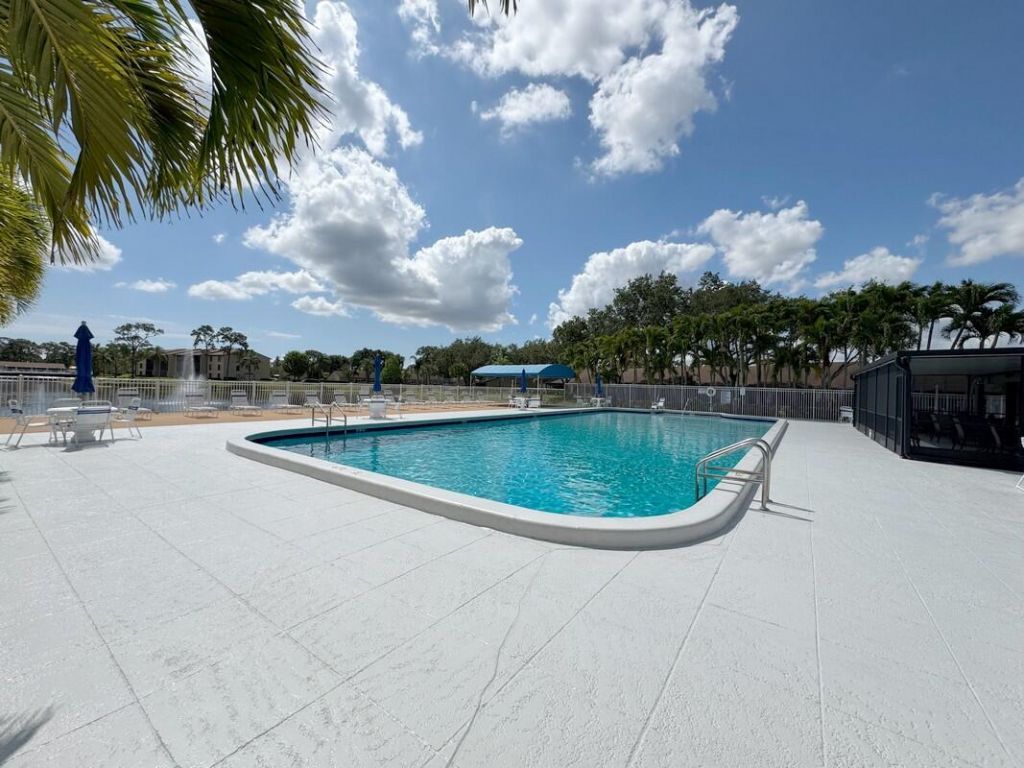 520 Shady Pine Way, Unit B1, Greenacres, FL 33415 Photo