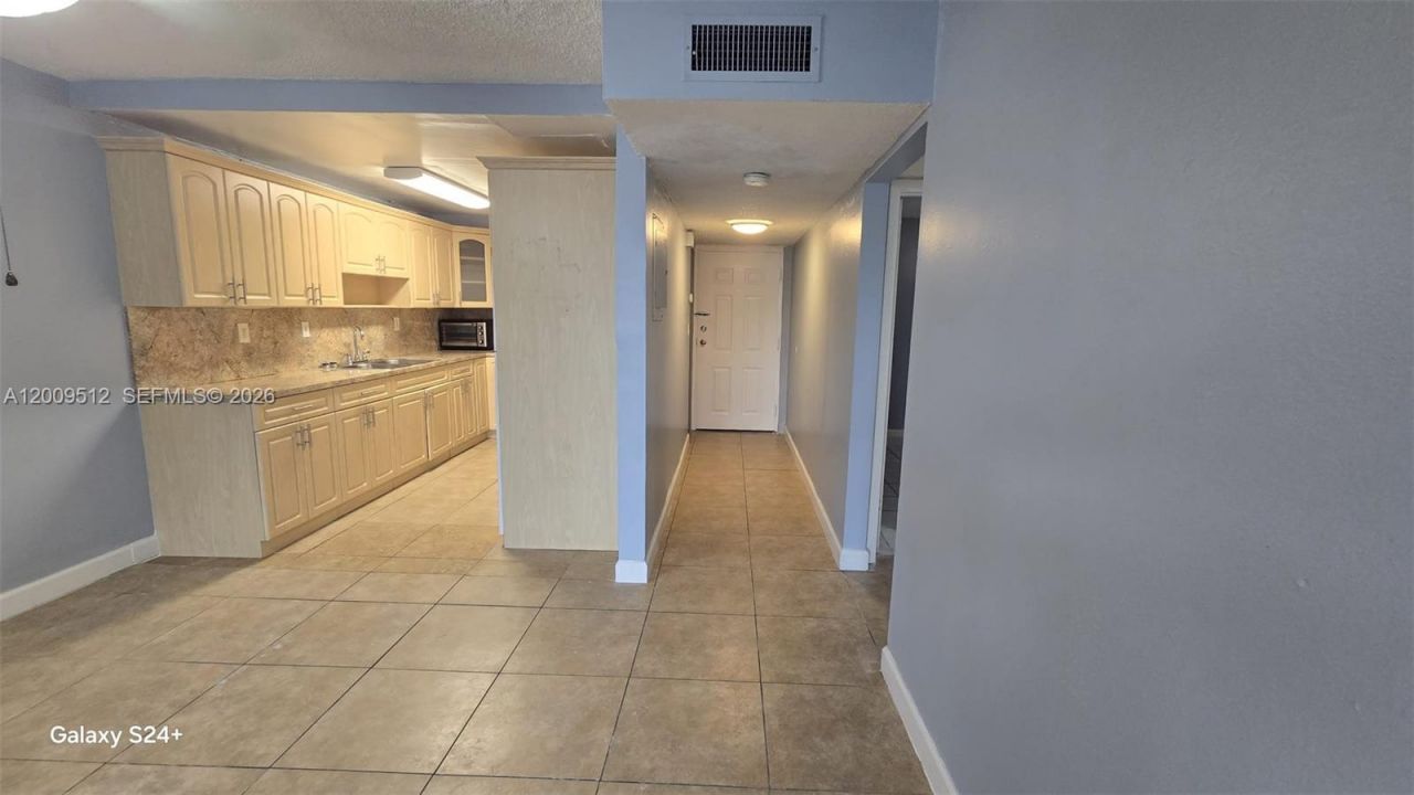 10090 NW 80th Ct , Unit 1406, Hialeah Gardens, FL 33016 Photo