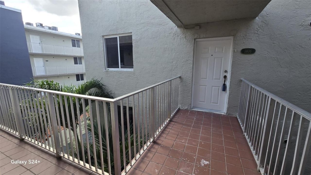 10090 NW 80th Ct , Unit 1406, Hialeah Gardens, FL 33016 Photo