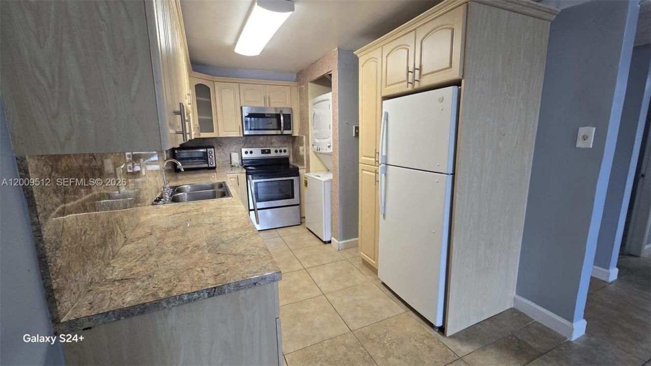 10090 NW 80th Ct , Unit 1406, Hialeah Gardens, FL 33016 Photo