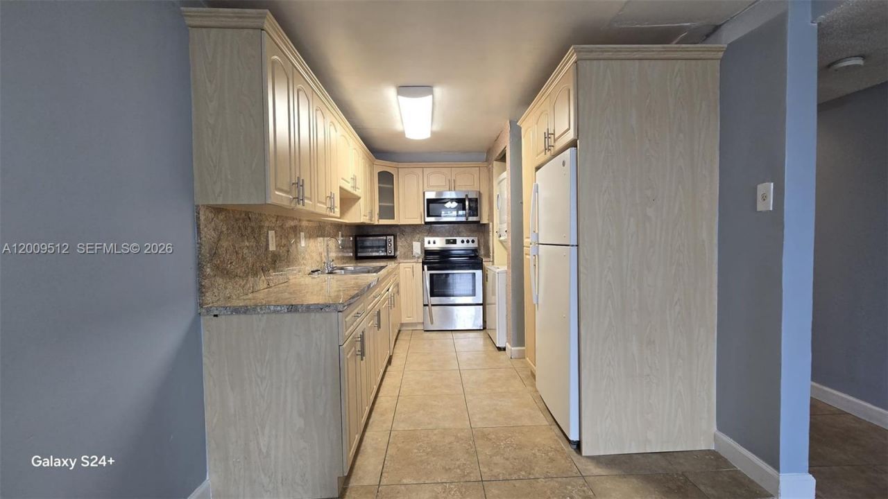 10090 NW 80th Ct , Unit 1406, Hialeah Gardens, FL 33016 Photo