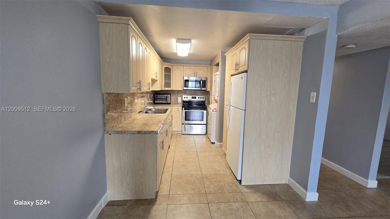 10090 NW 80th Ct , Unit 1406, Hialeah Gardens, FL 33016 Photo