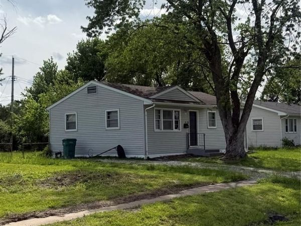 28 School Street , Cahokia, IL 62206