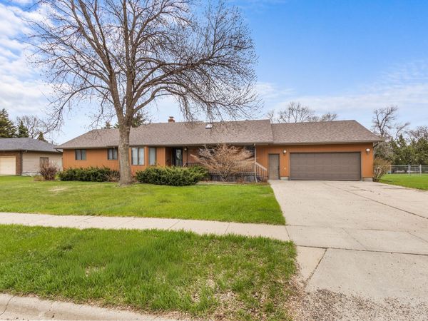1402 N Arch Street, Aberdeen, SD 57401