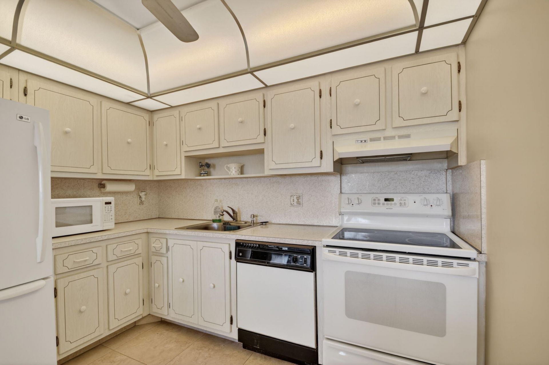 202 Wellington D, West Palm Beach, FL 33417 Photo