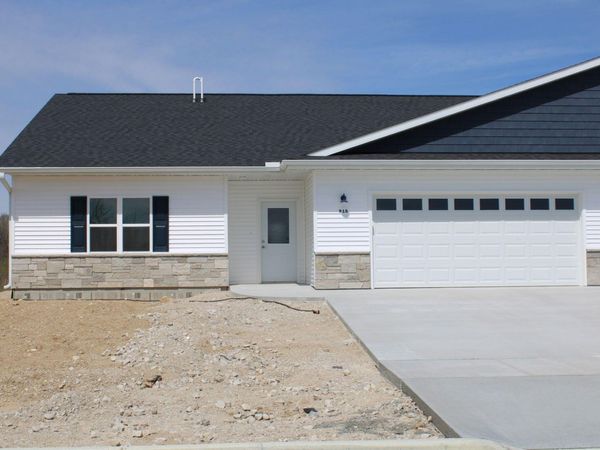918 Drumlin Dr, Unit 1, Kewaskum, WI 53040