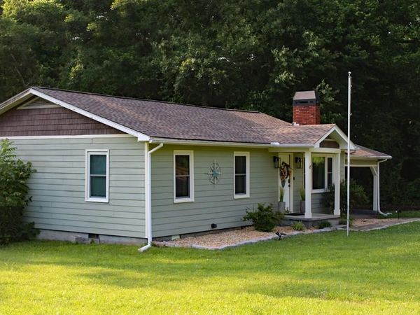 1243 Sycamore Street, Young Harris, GA 30582