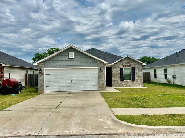10561 S 284th East Avenue , Coweta, OK 74429