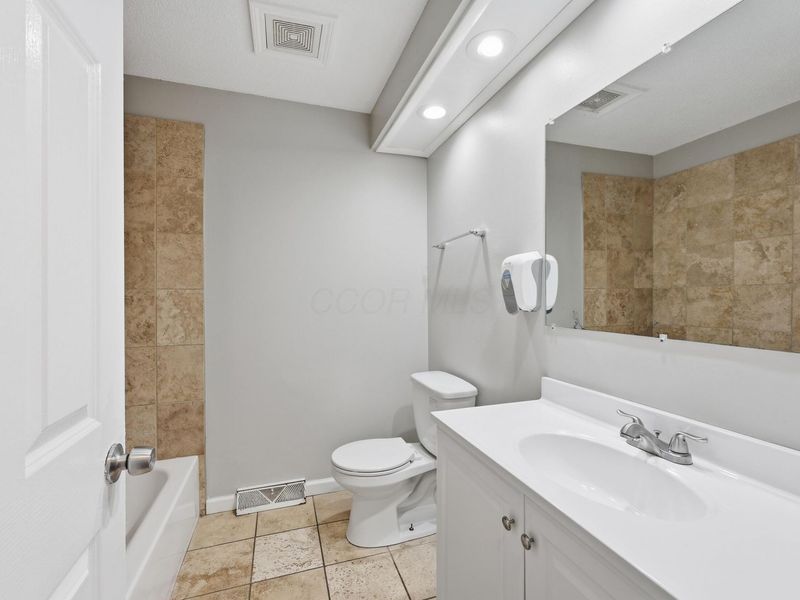 5240 Carbondale Drive, Columbus, OH 43232 Photo 13