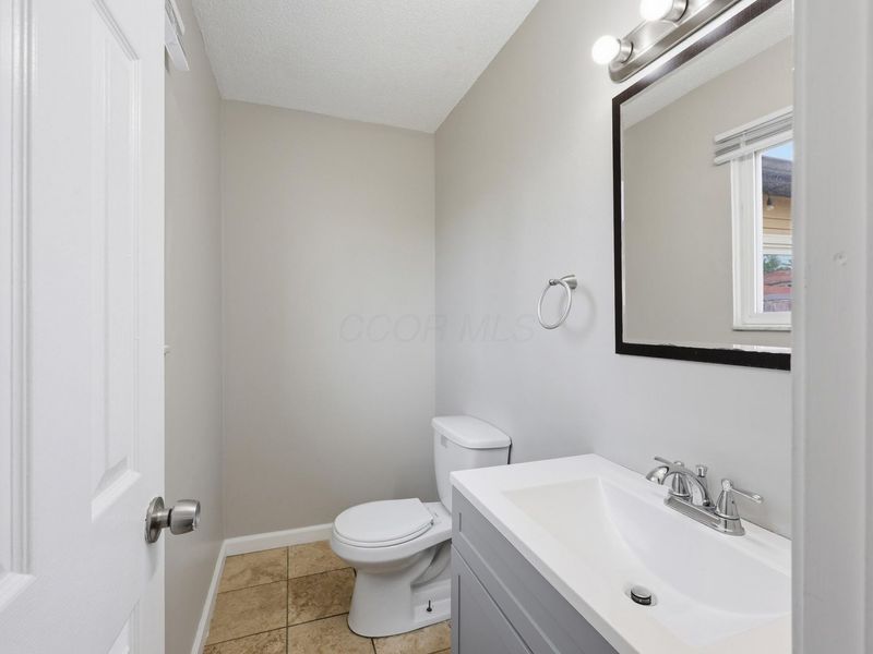 5240 Carbondale Drive, Columbus, OH 43232 Photo 16