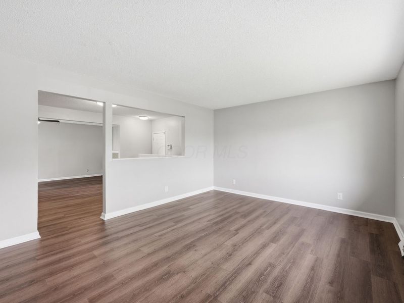 5240 Carbondale Drive, Columbus, OH 43232 Photo 4