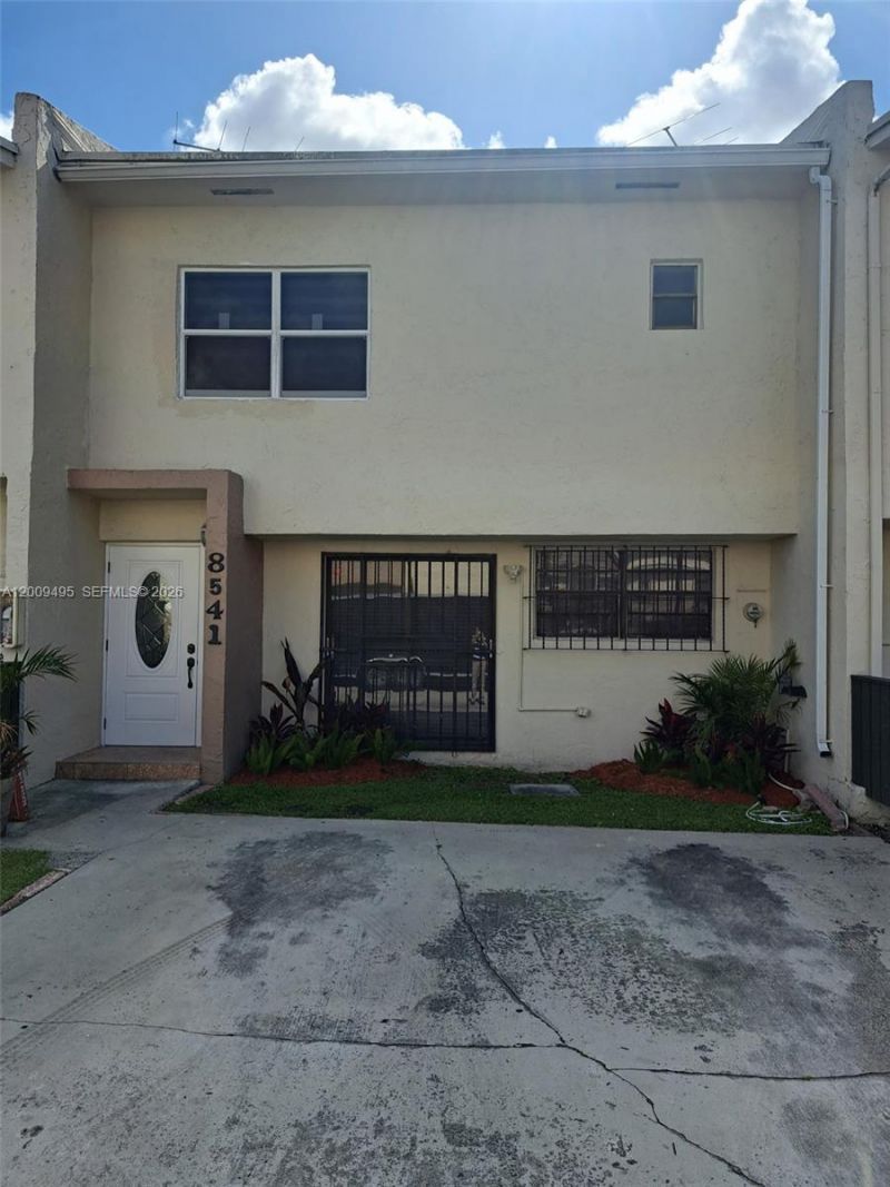 8541 NW 7th St, Unit 32, Miami, FL 33126 Photo