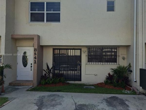 8541 NW 7th St , Unit 32, Miami, FL 33126