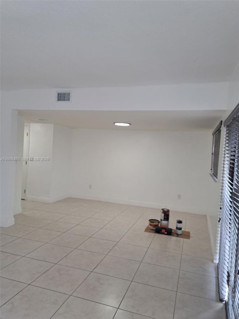 8541 NW 7th St, Unit 32, Miami, FL 33126 Photo