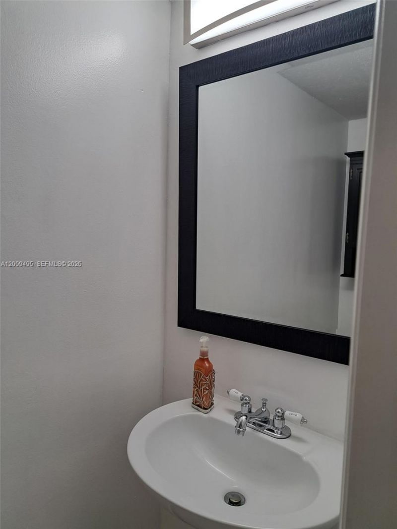 8541 NW 7th St, Unit 32, Miami, FL 33126 Photo