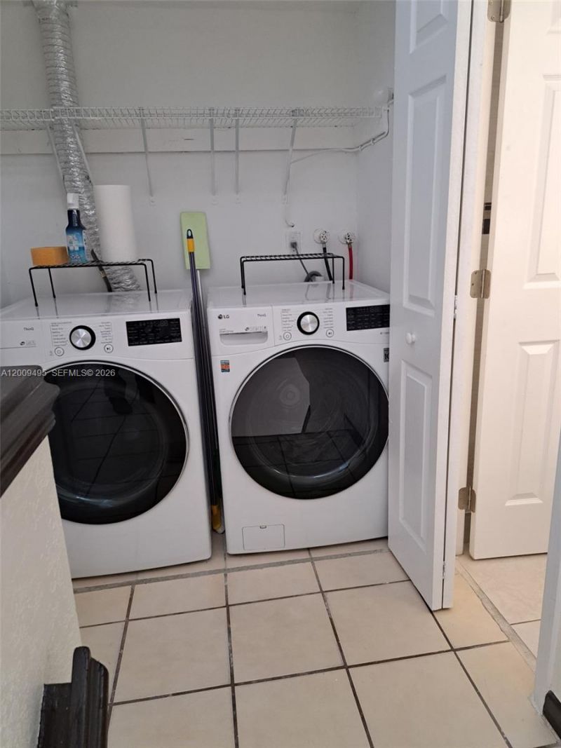 8541 NW 7th St, Unit 32, Miami, FL 33126 Photo