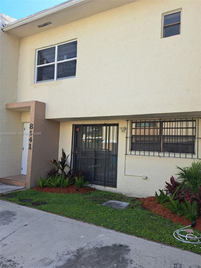 8541 NW 7th St, Unit 32, Miami, FL 33126 Photo
