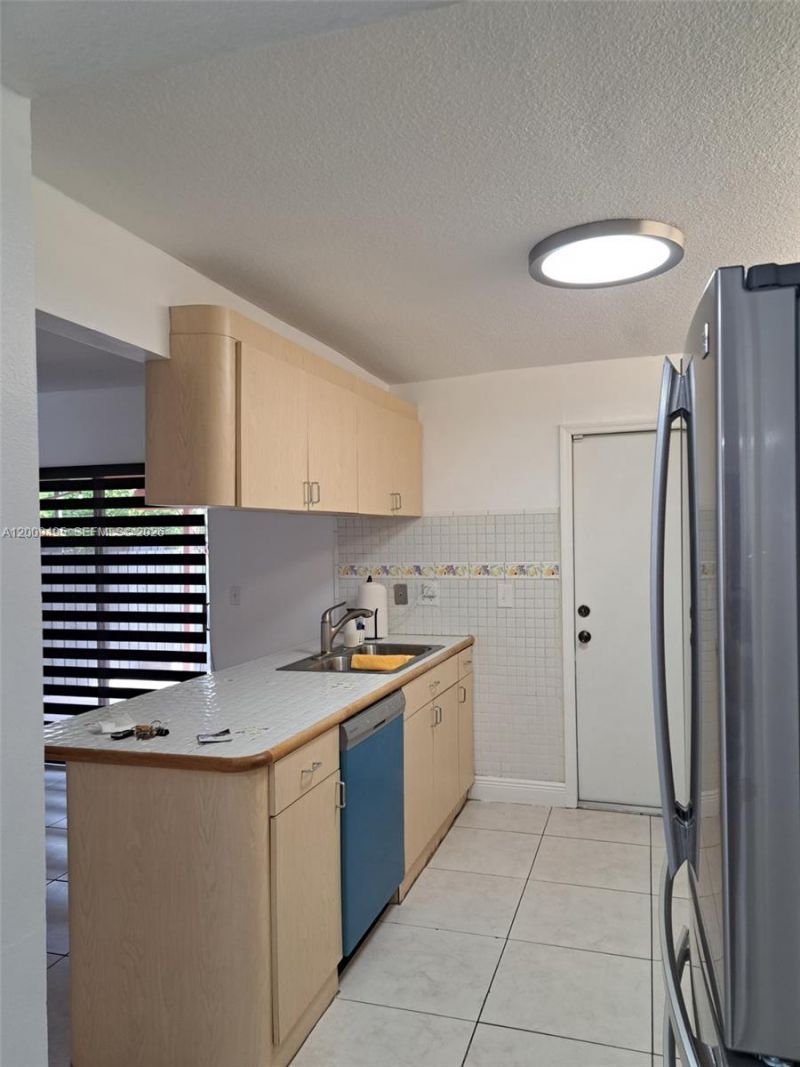 8541 NW 7th St, Unit 32, Miami, FL 33126 Photo