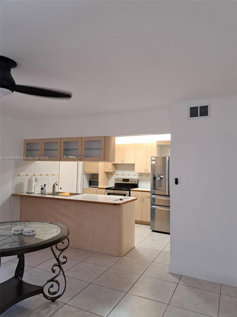 8541 NW 7th St, Unit 32, Miami, FL 33126 Photo