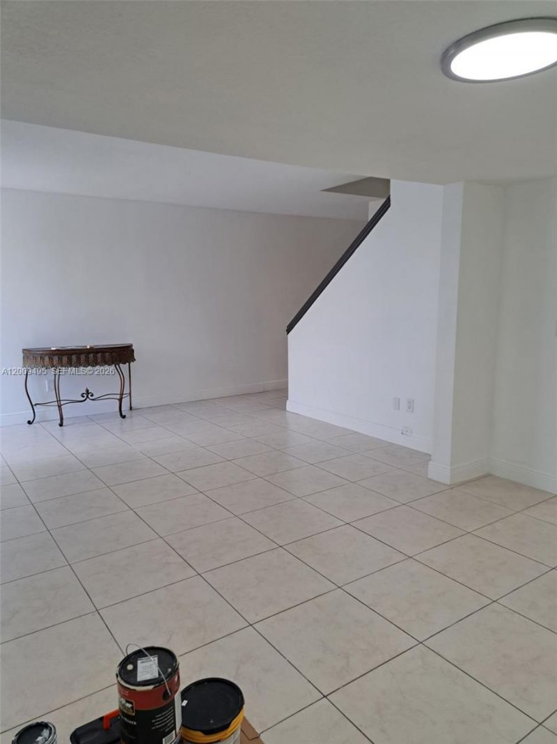 8541 NW 7th St, Unit 32, Miami, FL 33126 Photo